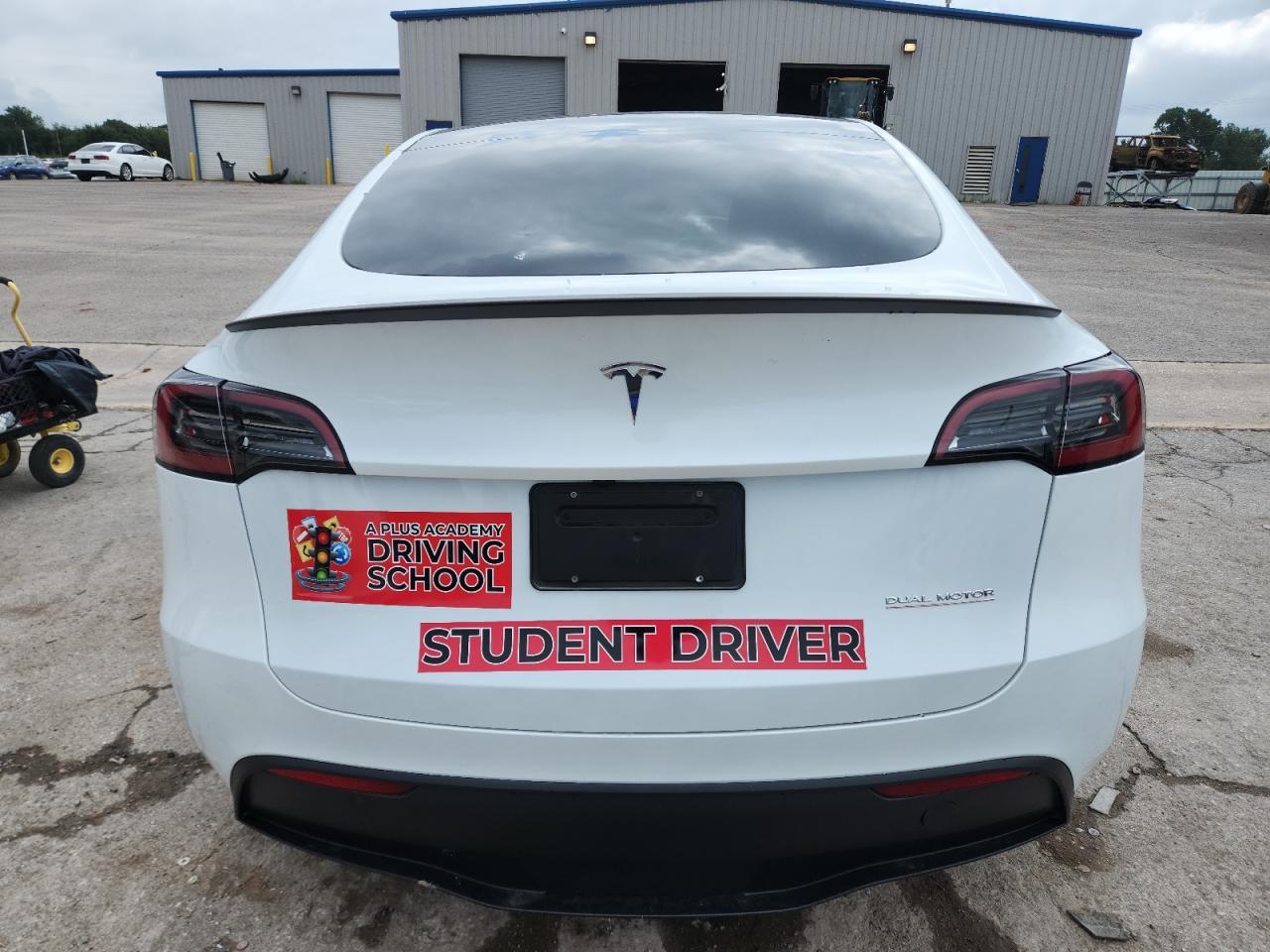 2024 TESLA MODEL Y