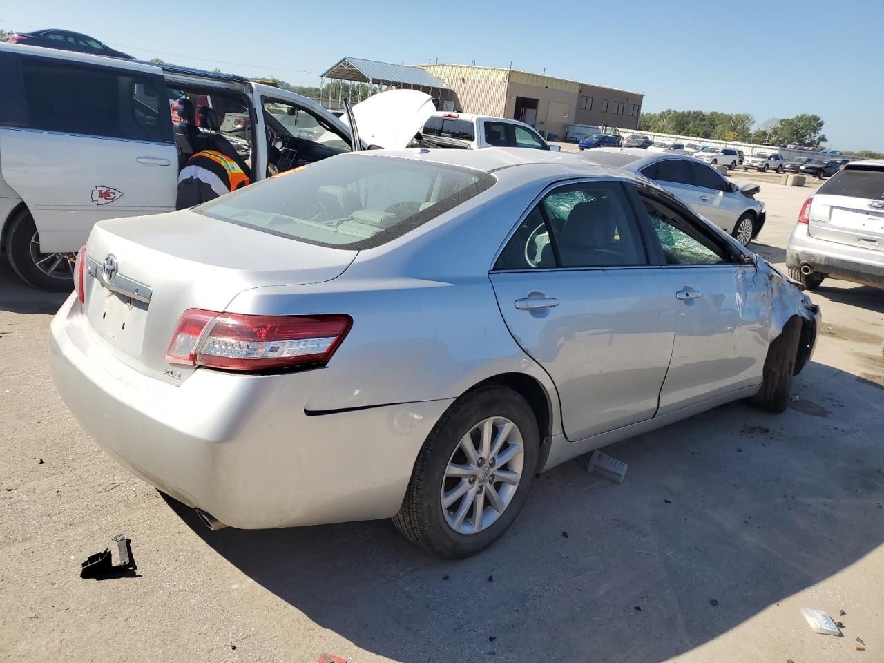 2011 TOYOTA CAMRY