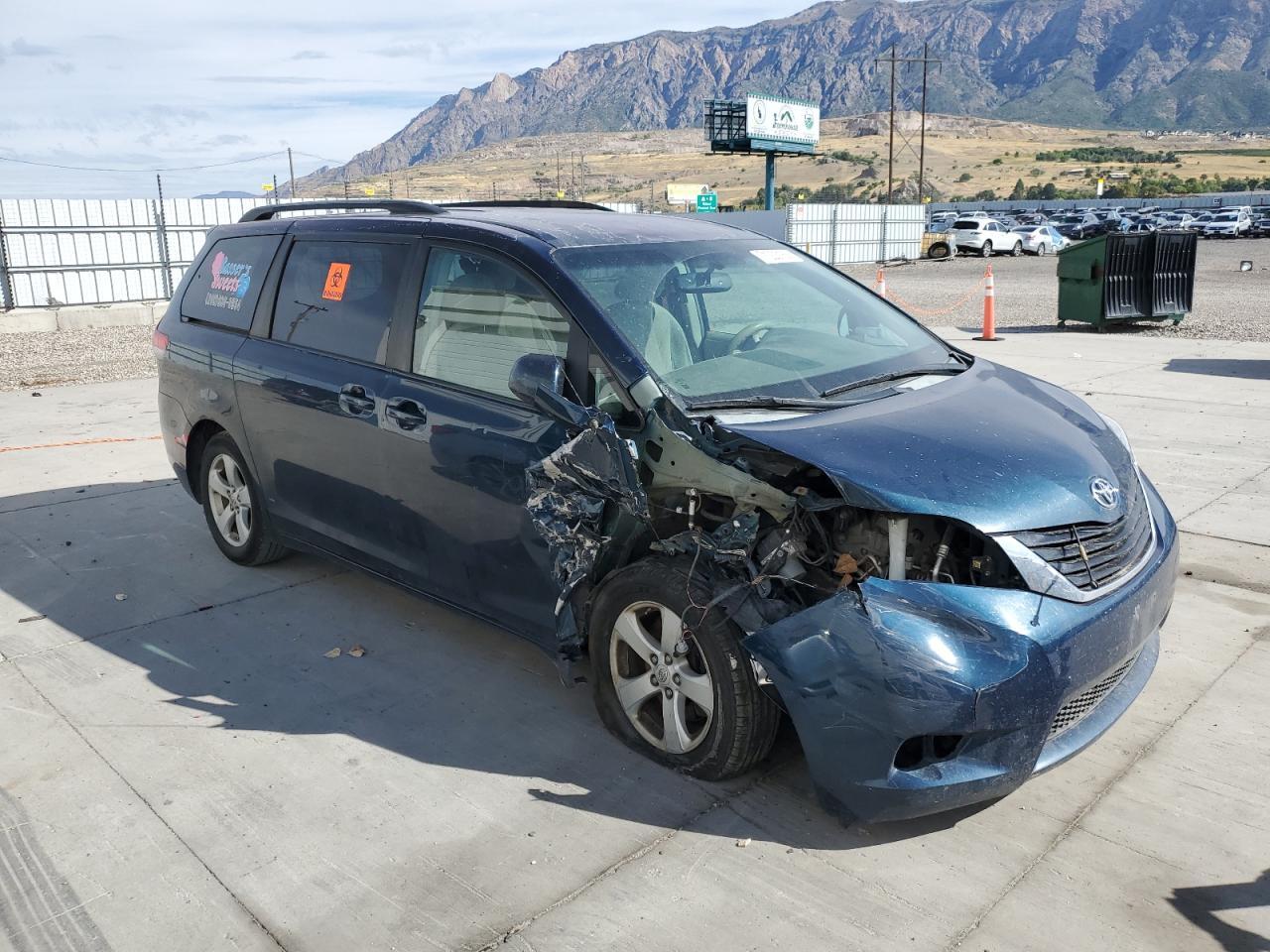 2011 TOYOTA SIENNA