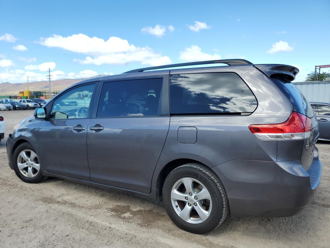 2014 TOYOTA SIENNA