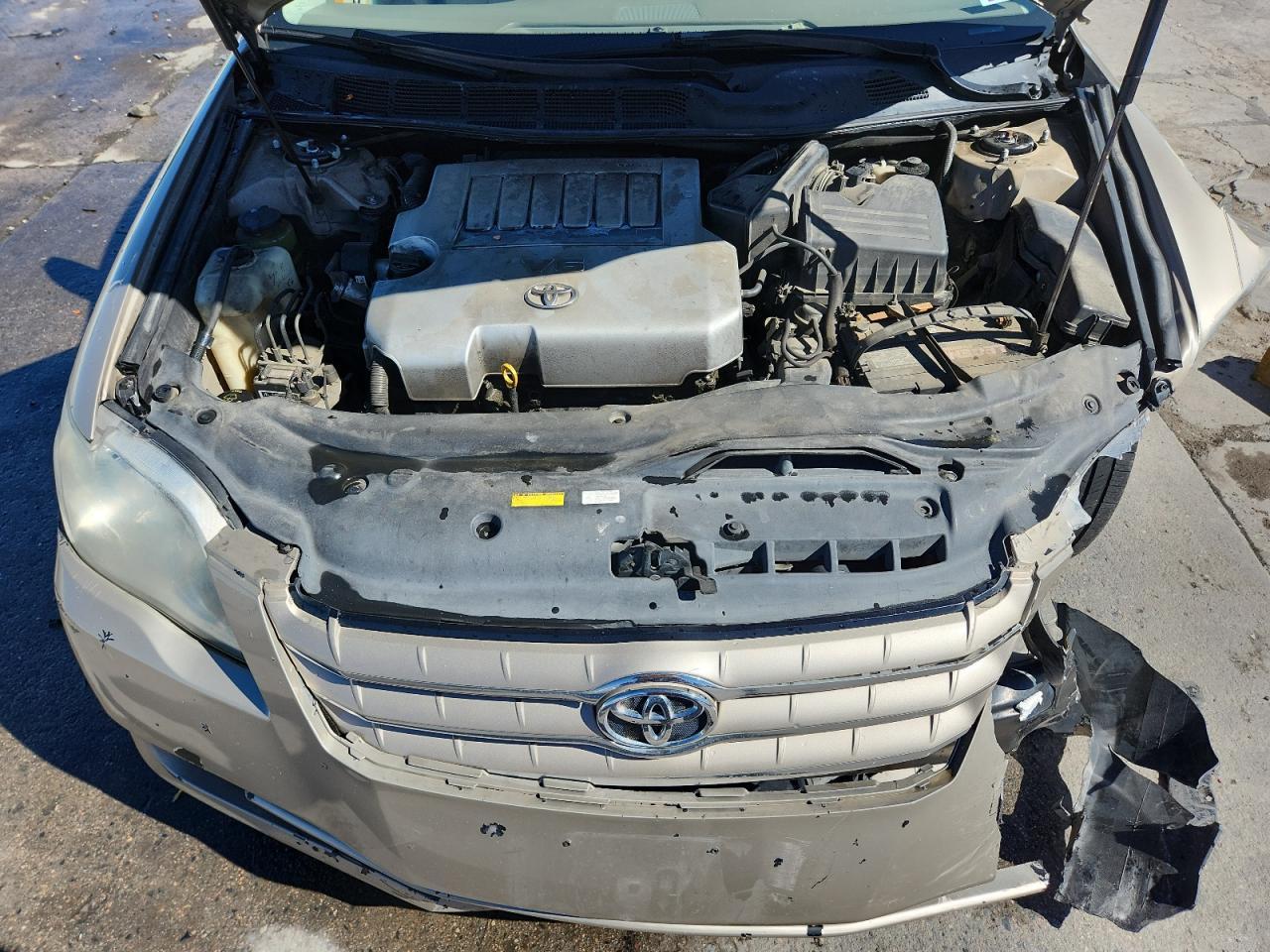 2005 TOYOTA Avalon