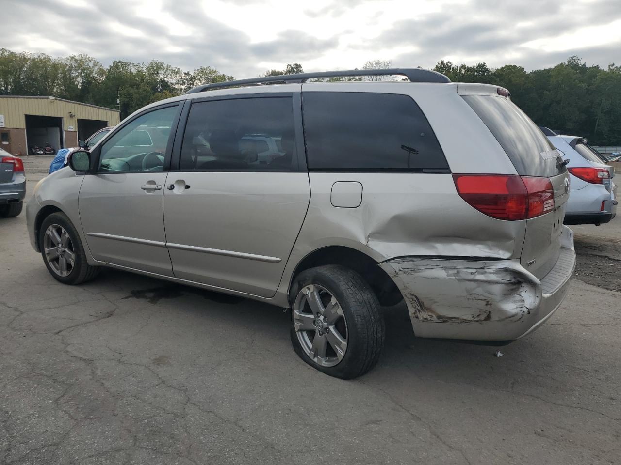 2005 TOYOTA SIENNA