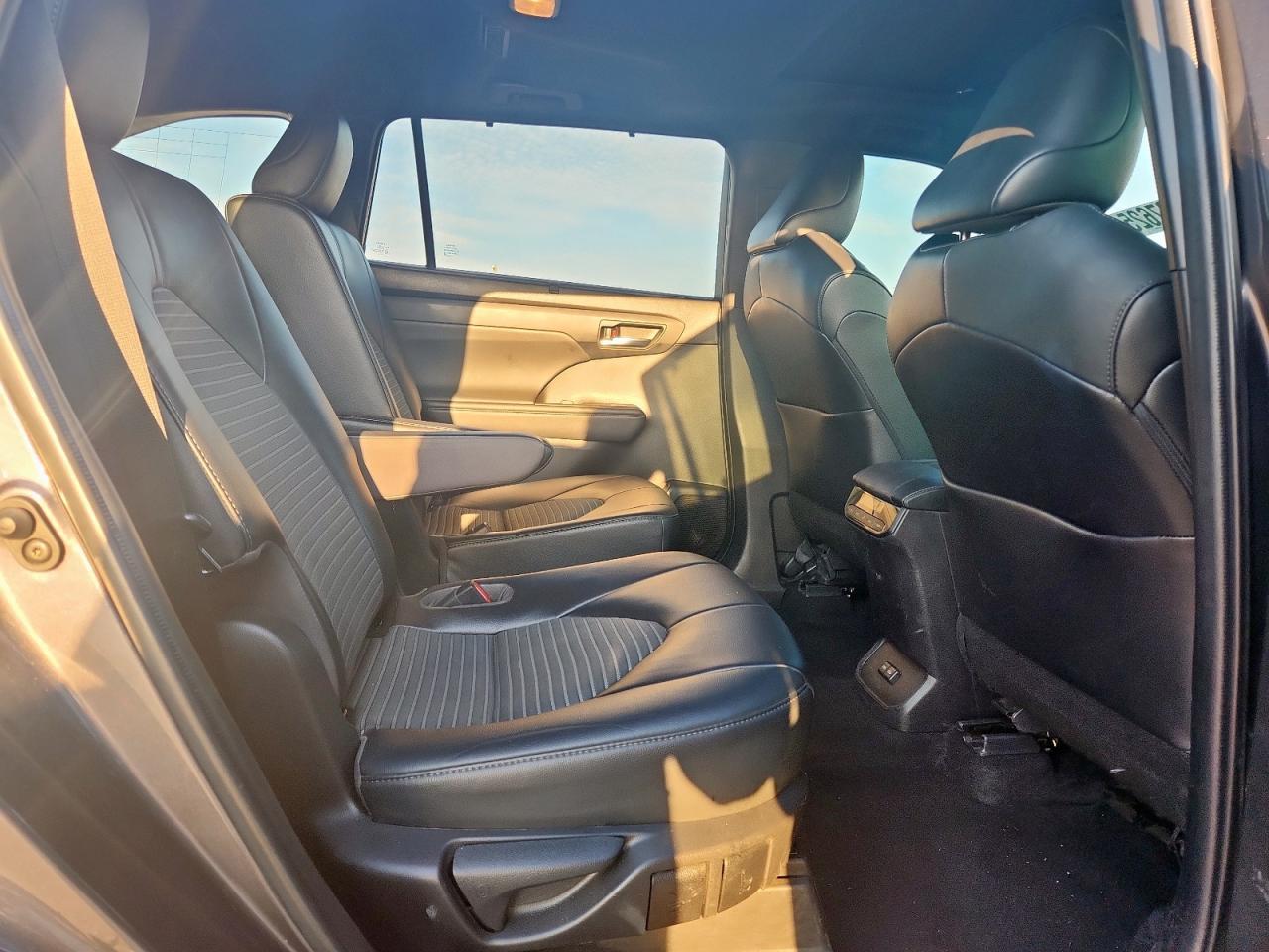2022 TOYOTA HIGHLANDER