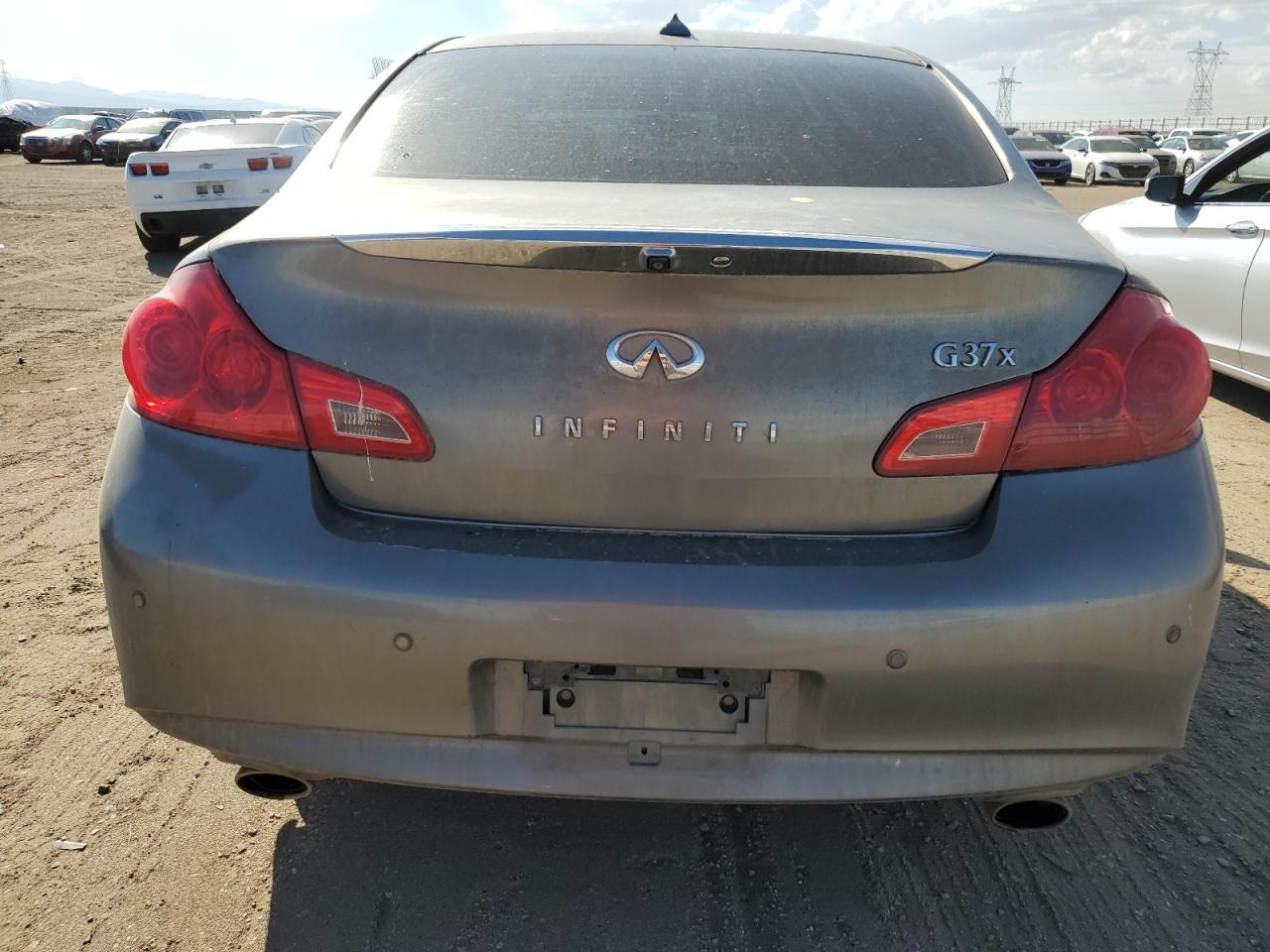 2011 INFINITI G37