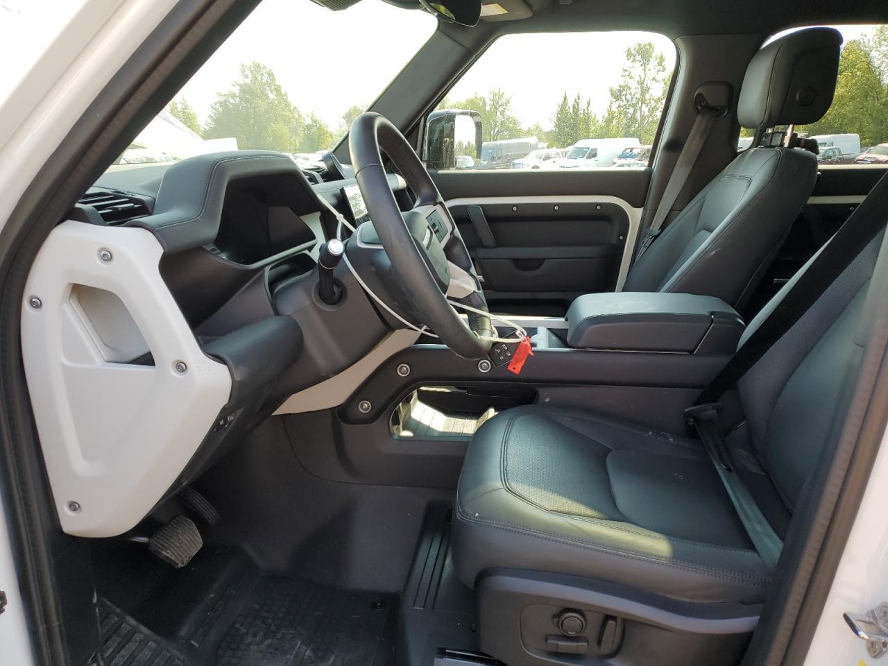 2025 LAND ROVER Defender