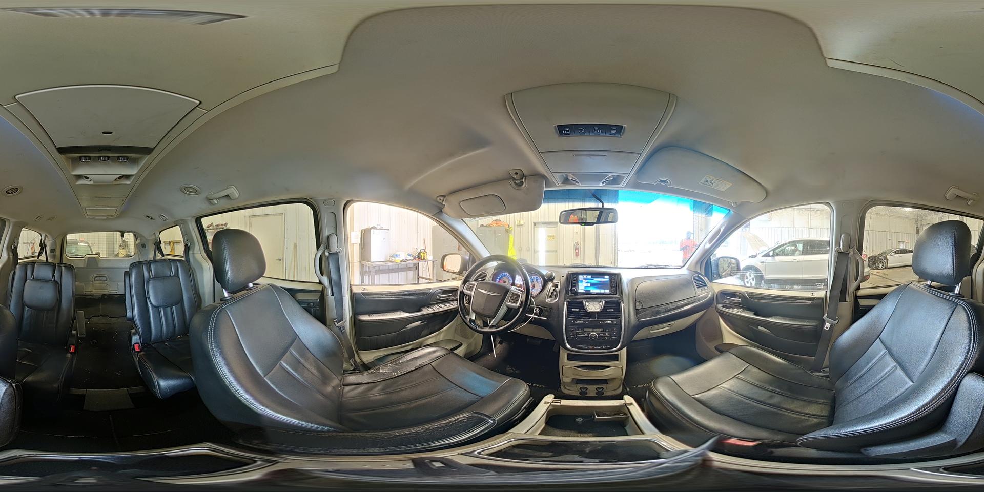 2013 CHRYSLER Town & Country
