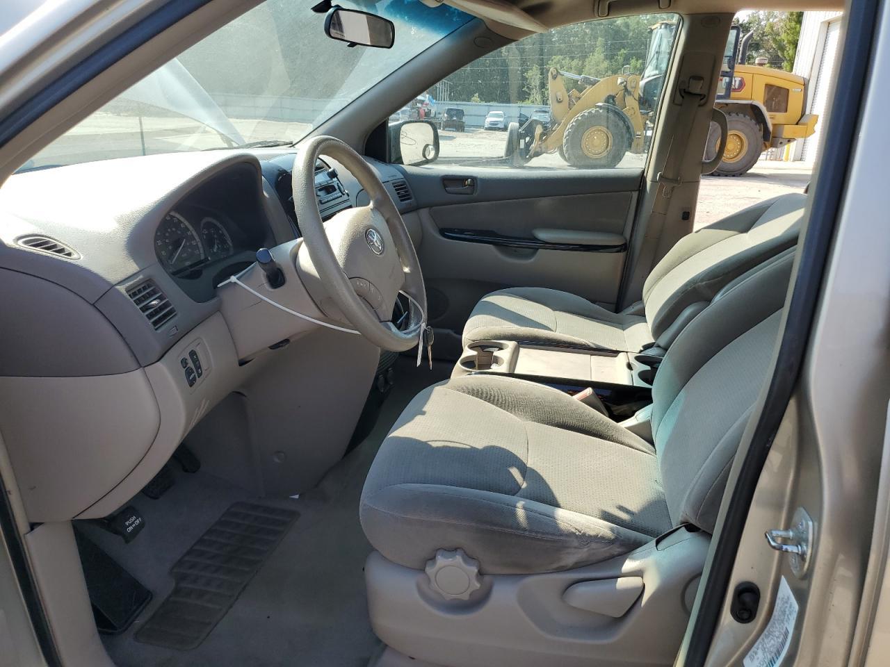 2004 TOYOTA SIENNA