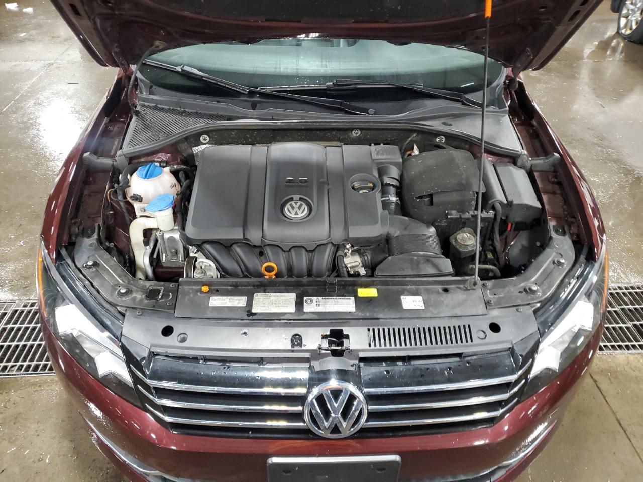2013 VOLKSWAGEN Passat