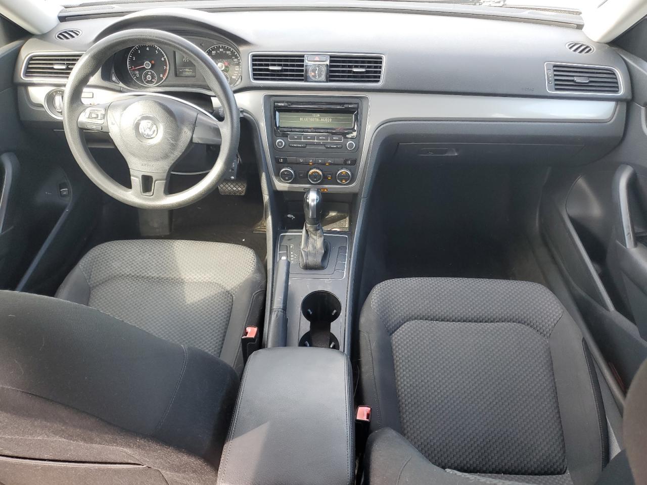 2012 VOLKSWAGEN Passat