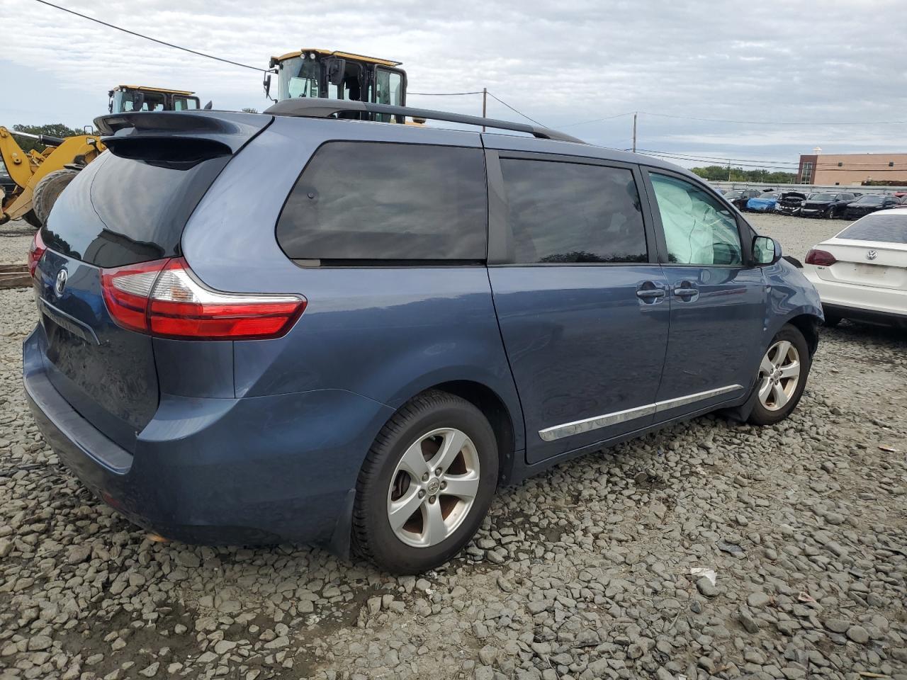 2017 TOYOTA SIENNA