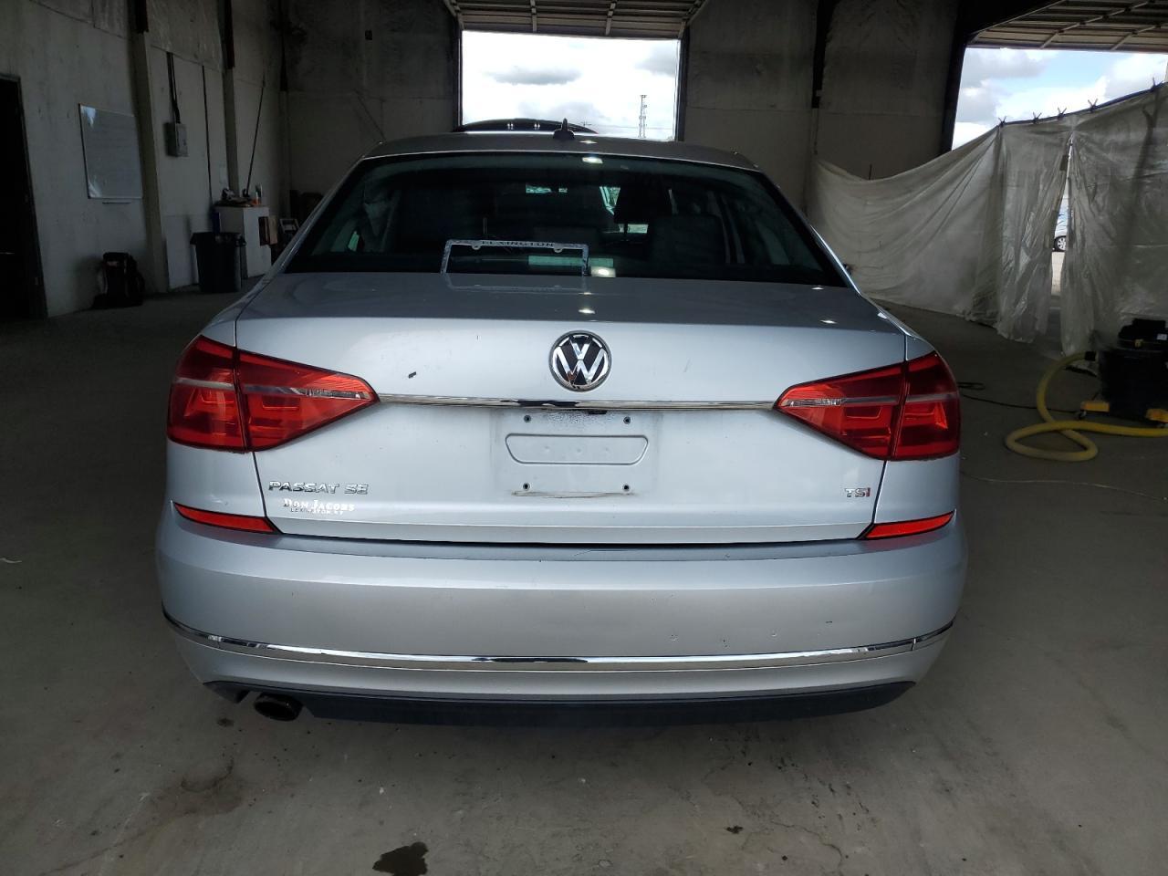 2016 VOLKSWAGEN Passat