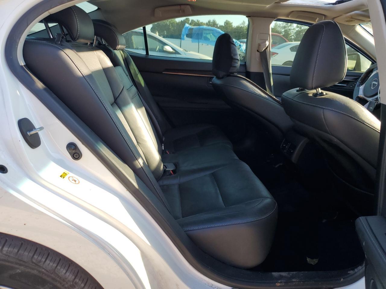2019 LEXUS Es