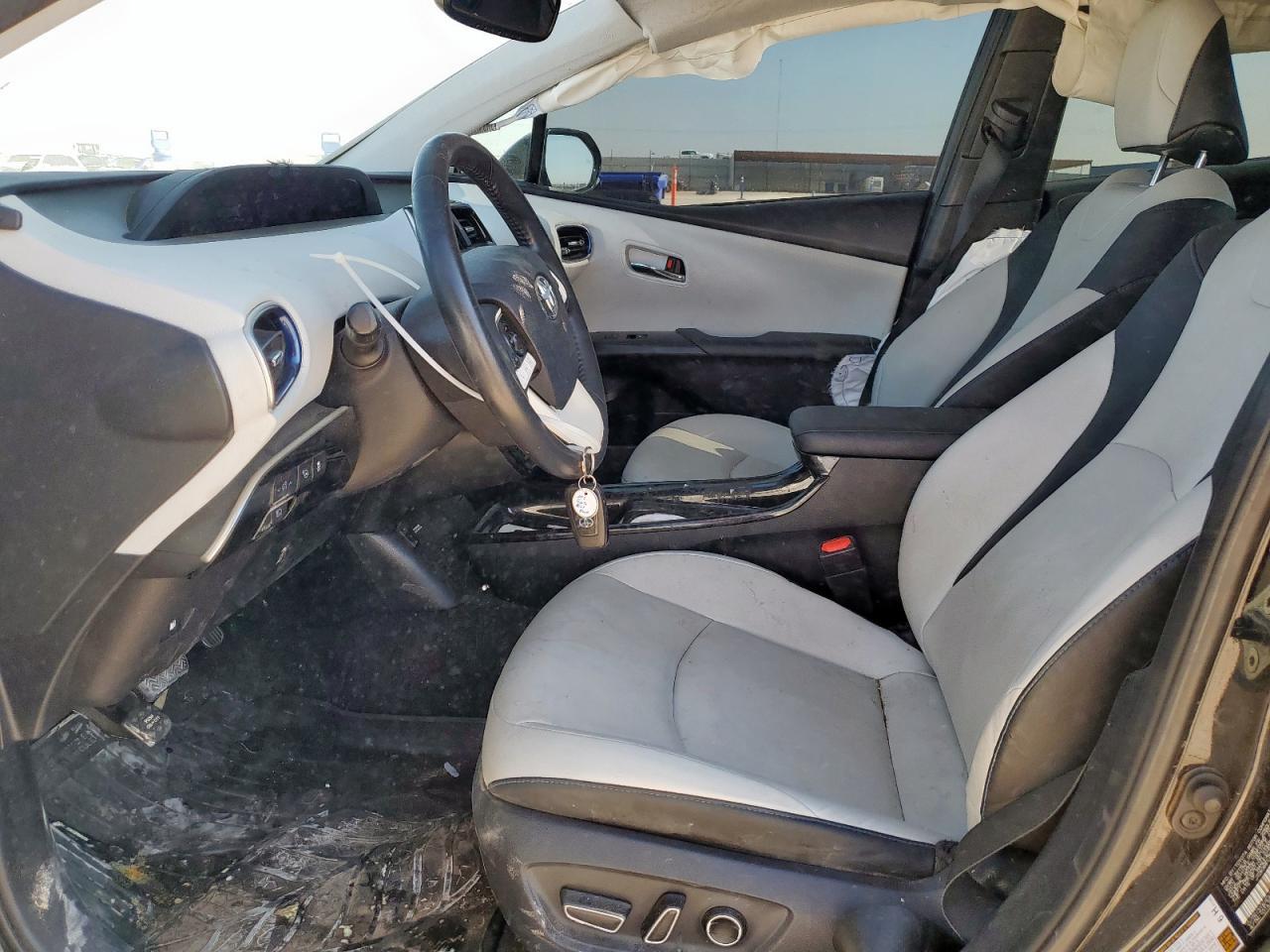 2017 TOYOTA PRIUS