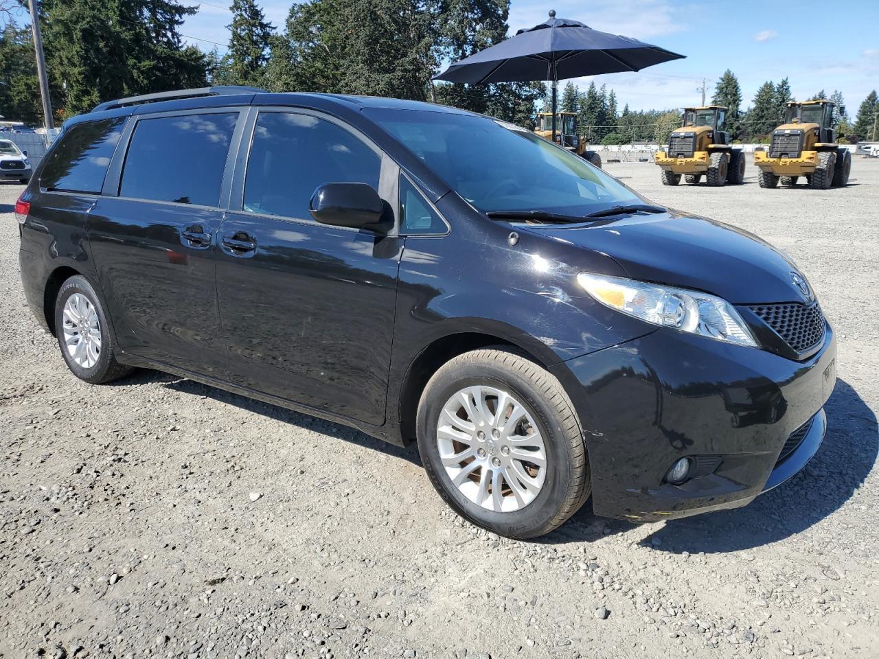 2014 TOYOTA SIENNA