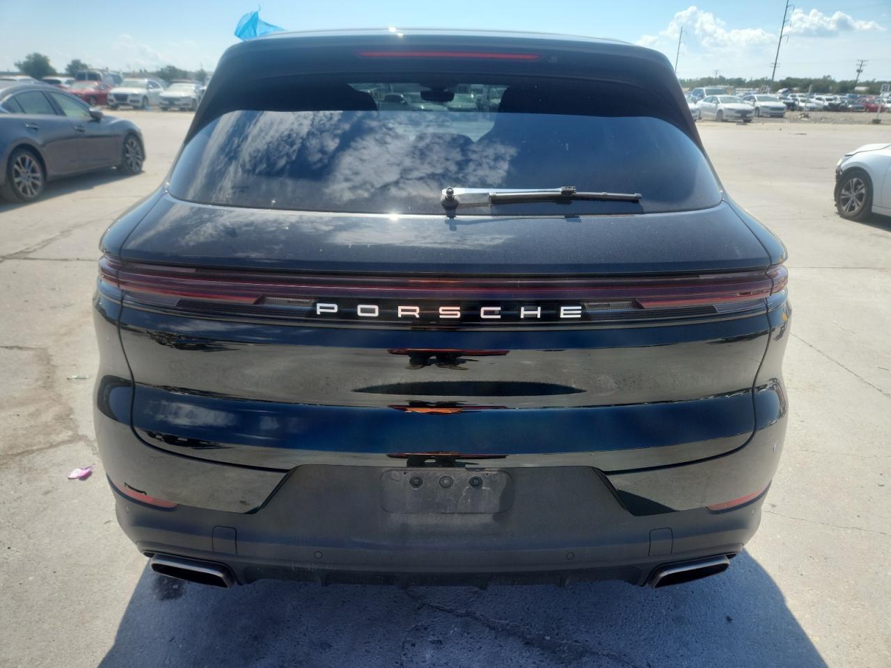2024 PORSCHE CAYENNE