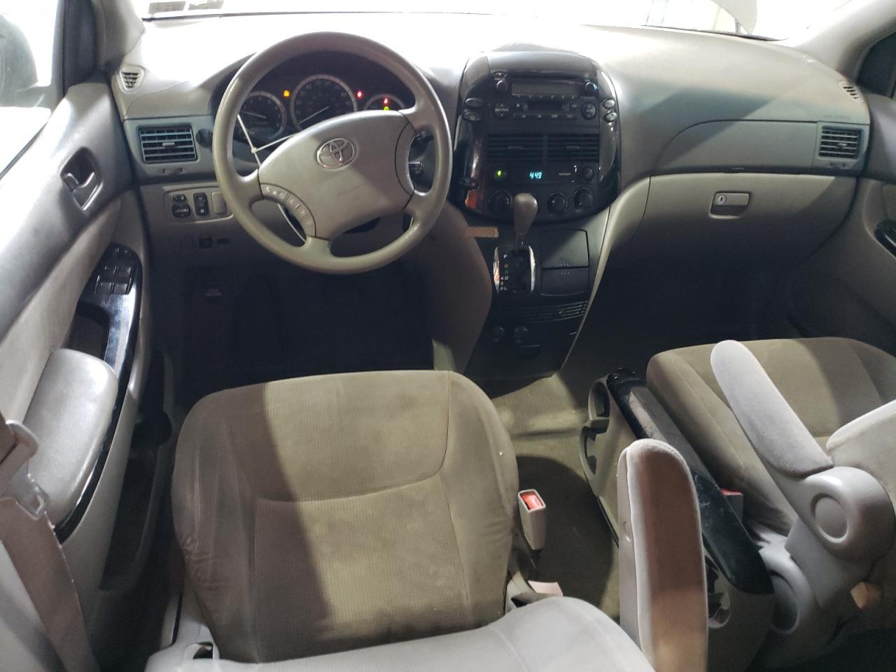 2004 TOYOTA SIENNA