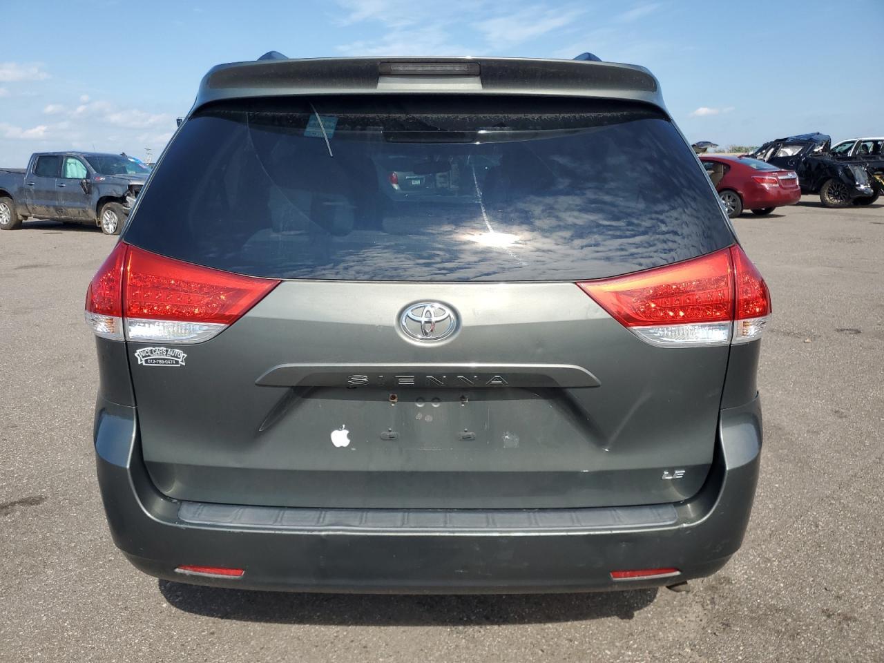 2012 TOYOTA SIENNA