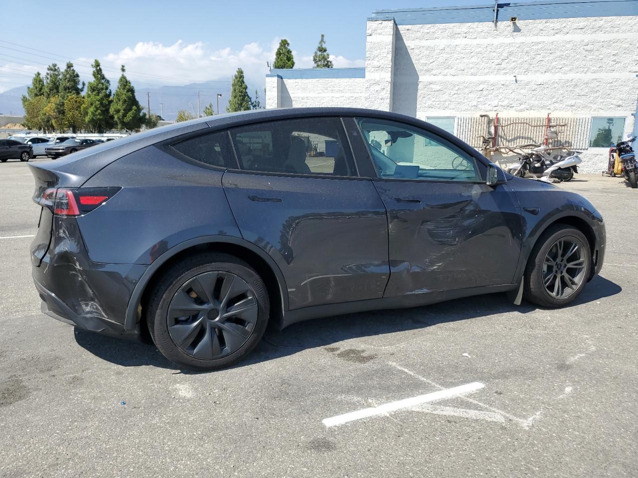 2025 TESLA MODEL Y