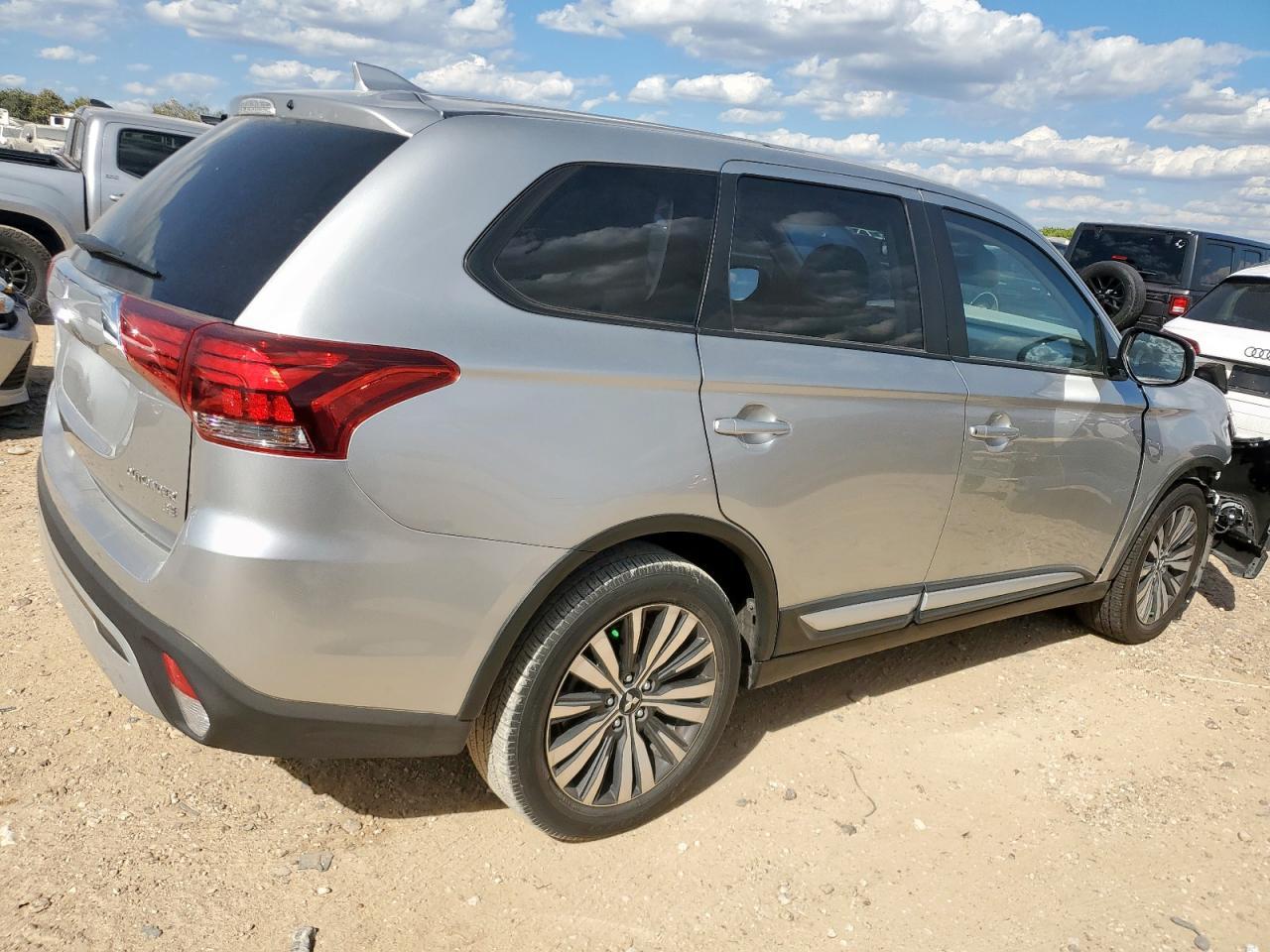 2019 MITSUBISHI outlander