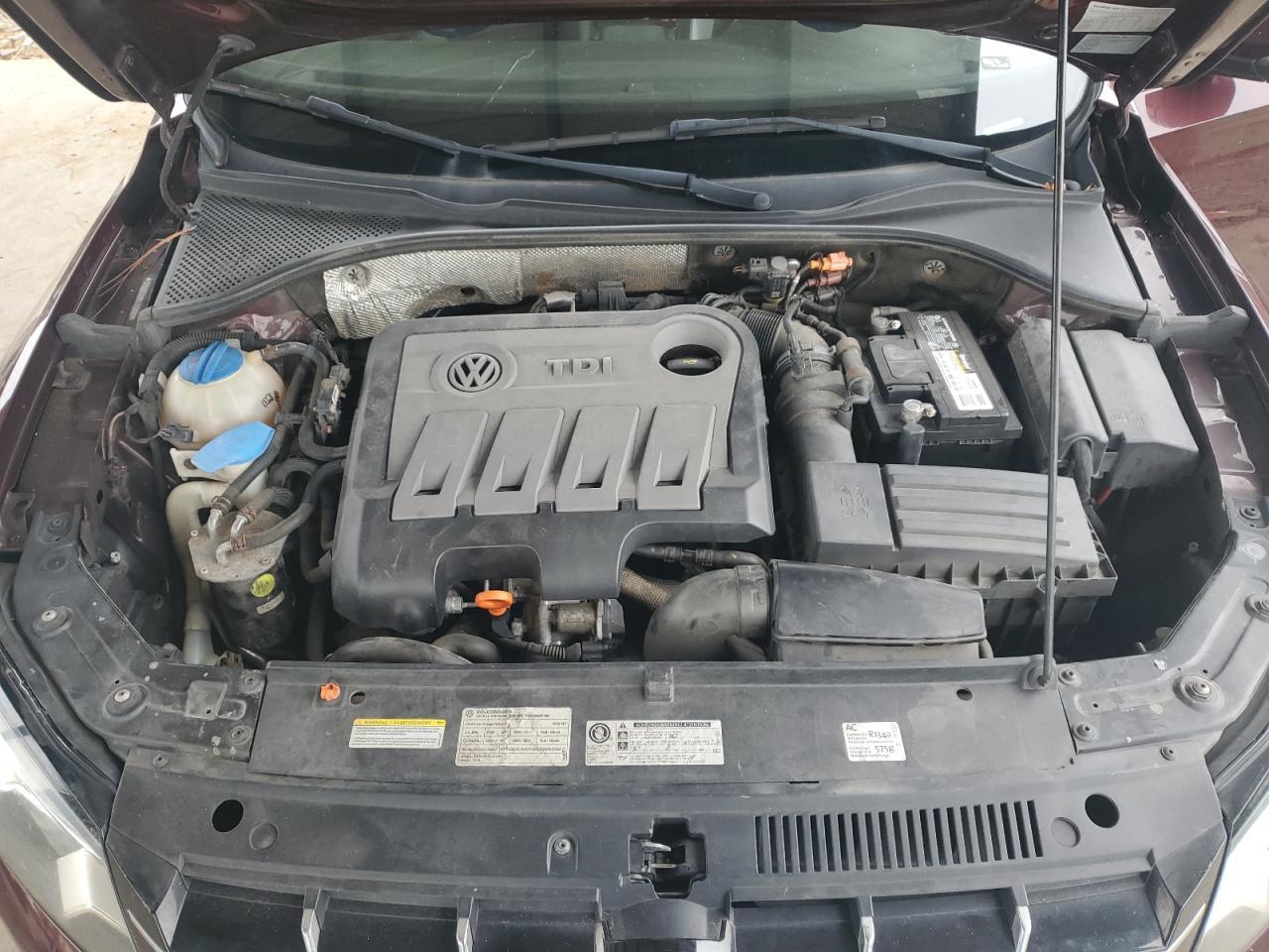 2012 VOLKSWAGEN Passat