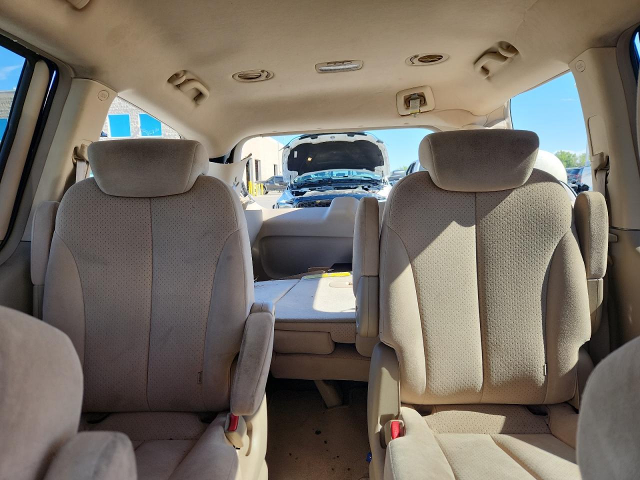 2007 HYUNDAI Entourage