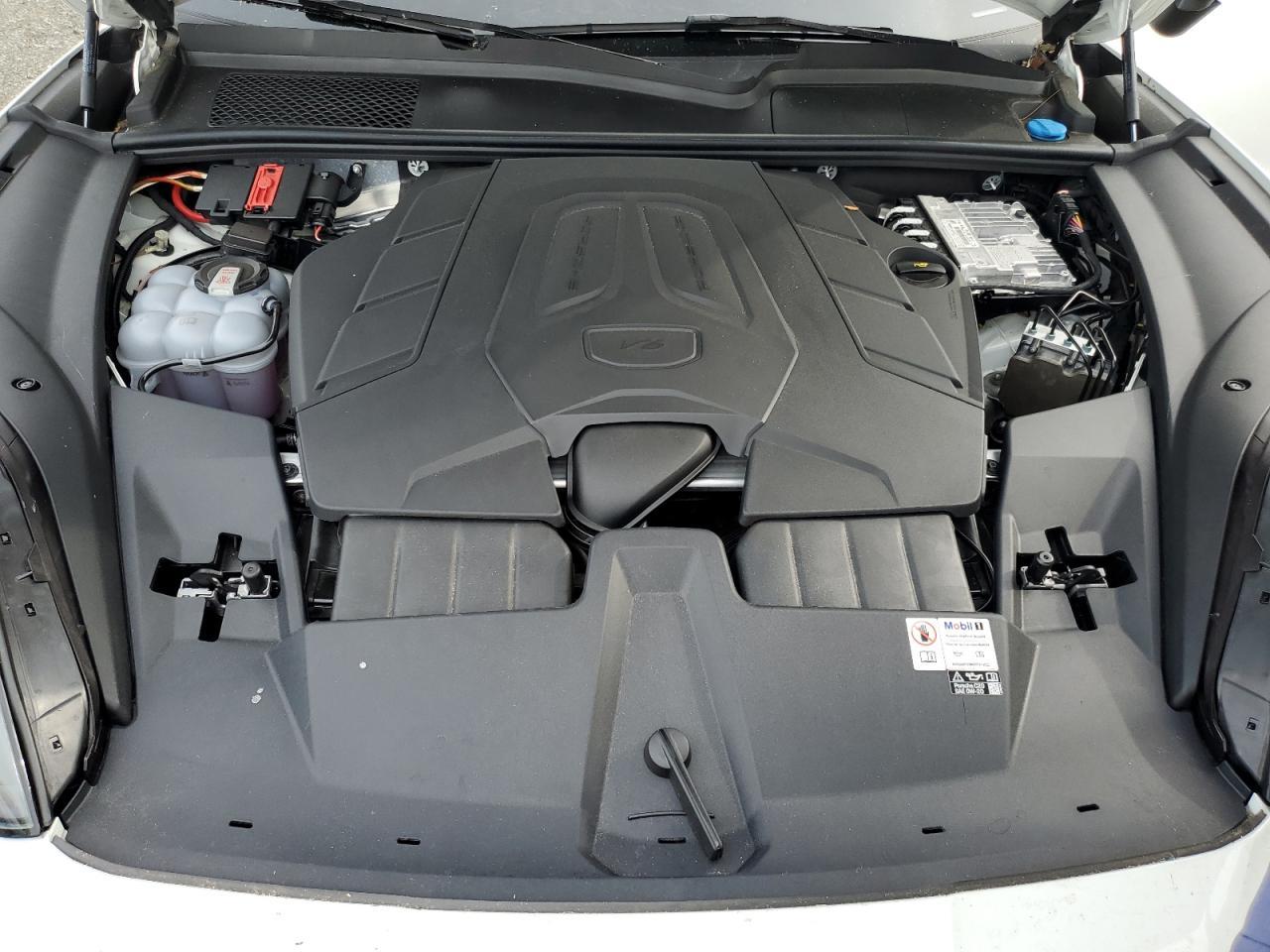 2024 PORSCHE CAYENNE