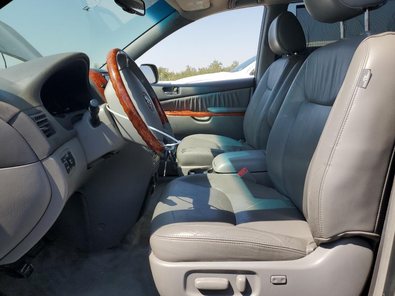 2010 TOYOTA SIENNA