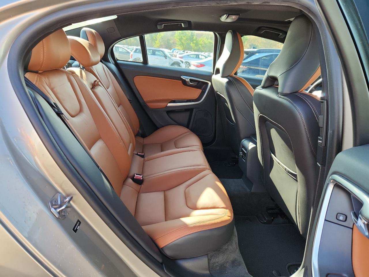 2015 VOLVO S60