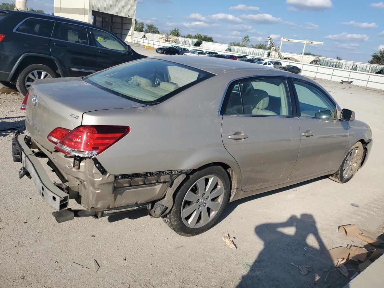 2005 TOYOTA Avalon