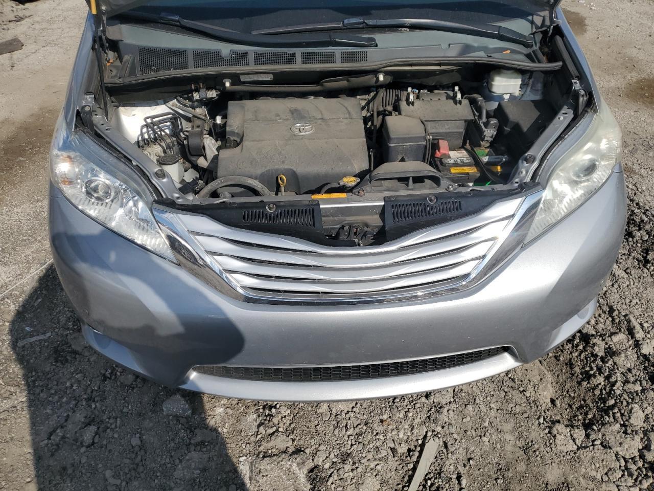2014 TOYOTA SIENNA