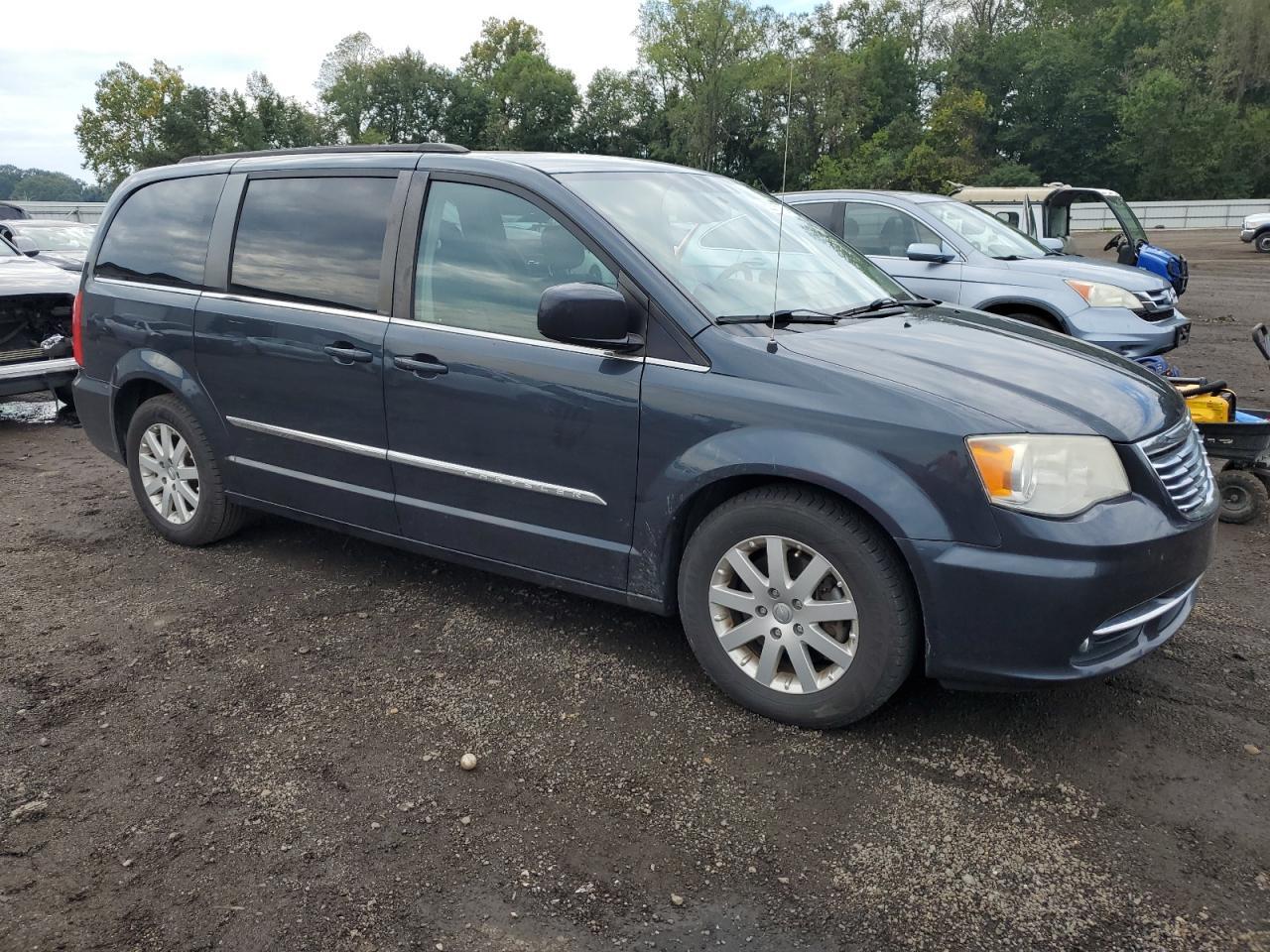 2013 CHRYSLER Town & Country
