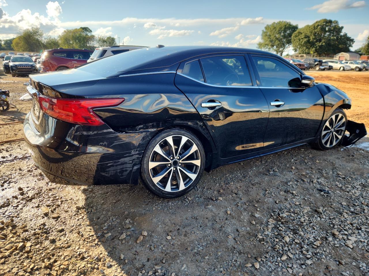 2017 NISSAN Maxima