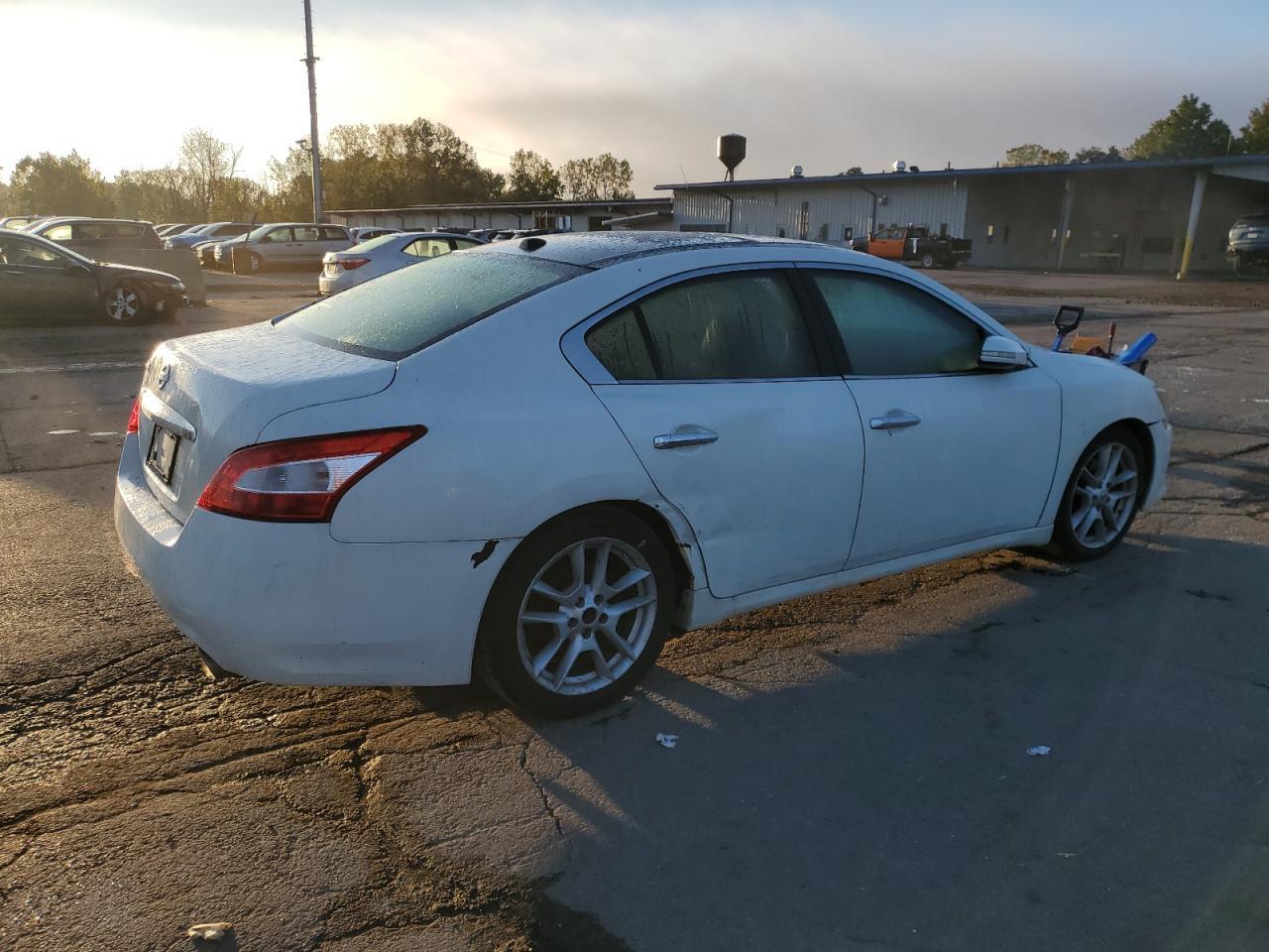 2011 NISSAN Maxima