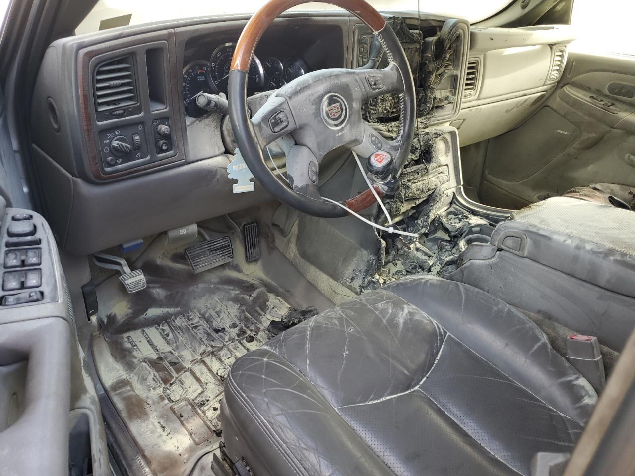 2004 CADILLAC ESCALADE
