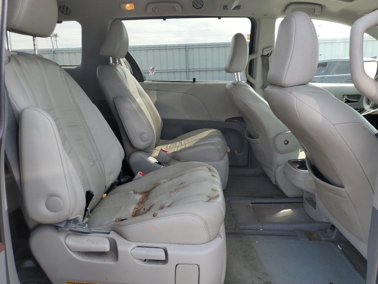 2014 TOYOTA SIENNA