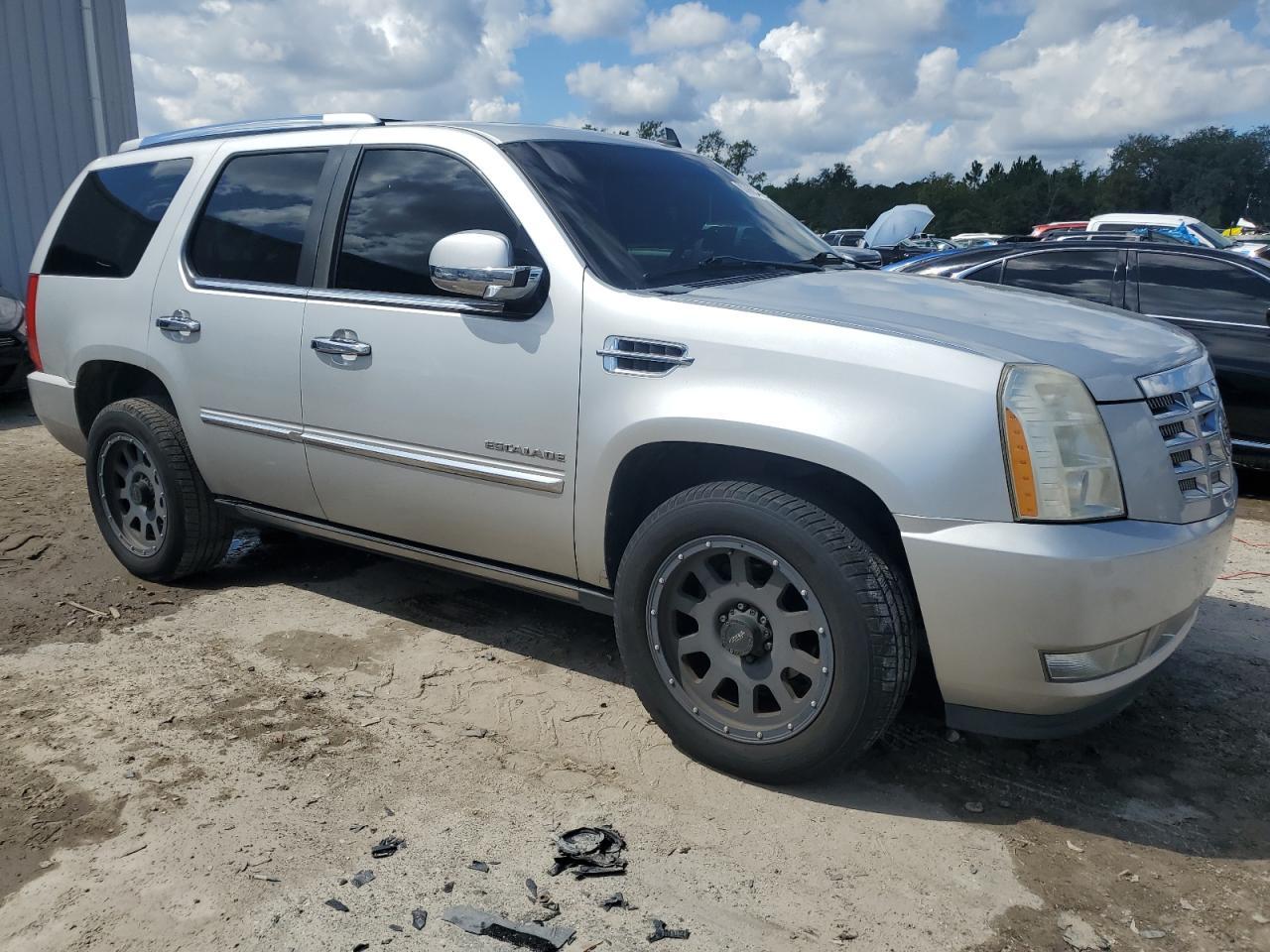 2010 CADILLAC ESCALADE