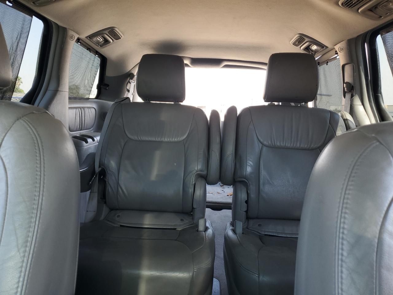 2010 TOYOTA SIENNA