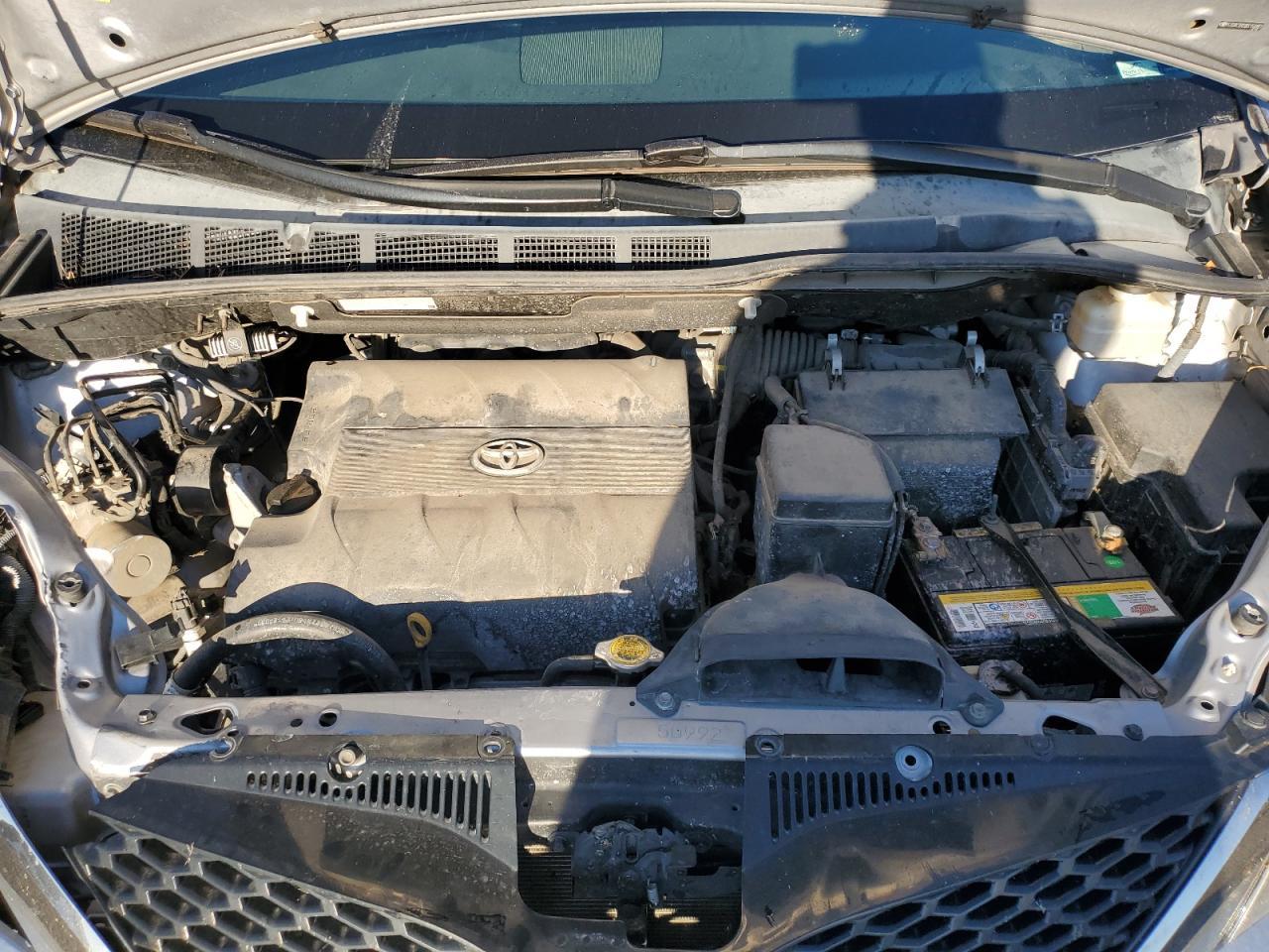 2011 TOYOTA SIENNA