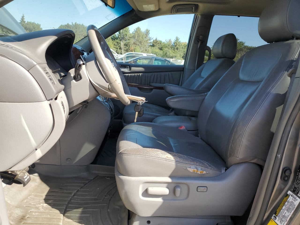 2005 TOYOTA SIENNA