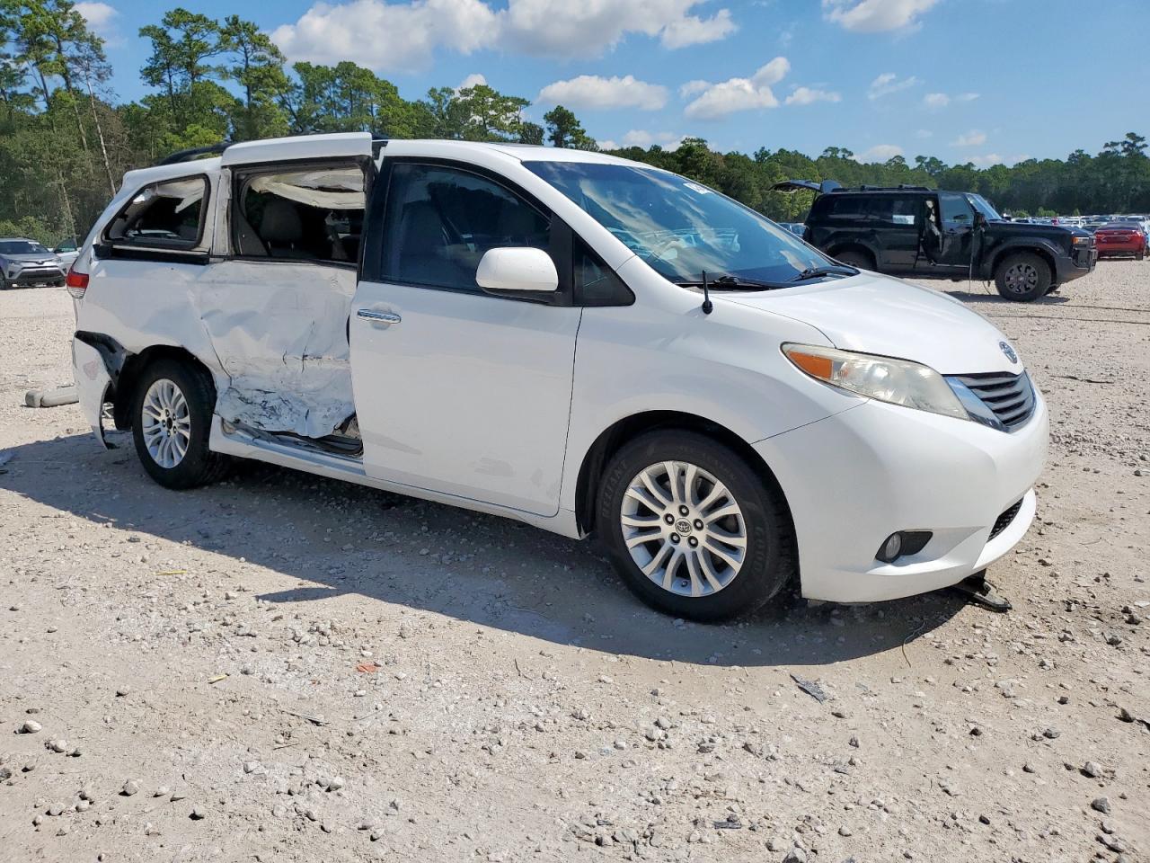 2014 TOYOTA SIENNA