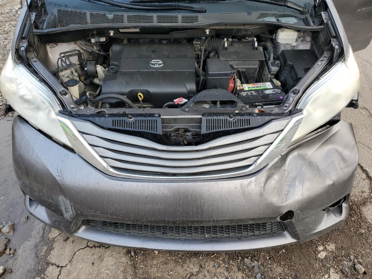 2013 TOYOTA SIENNA
