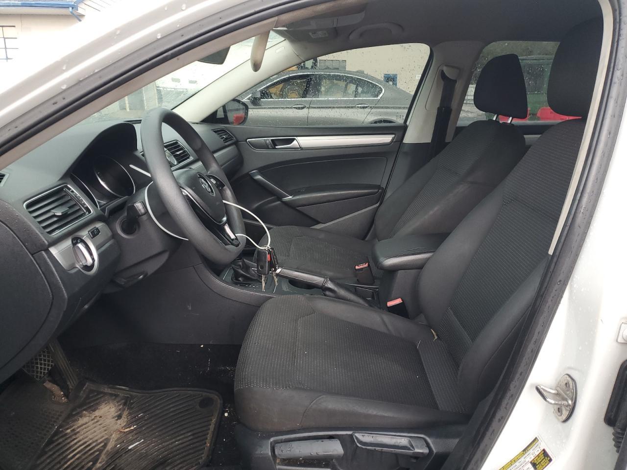 2016 VOLKSWAGEN Passat