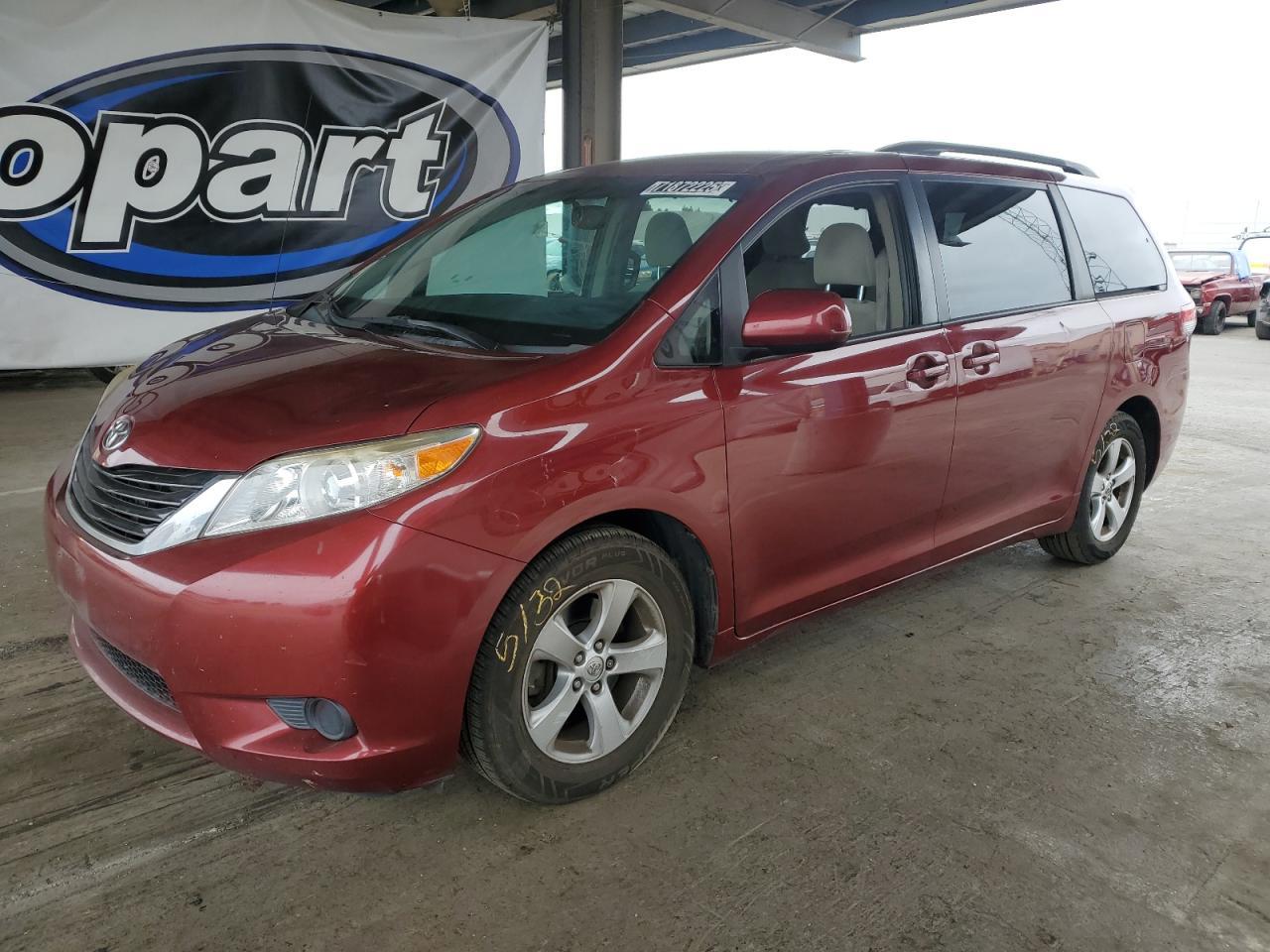 2013 TOYOTA SIENNA