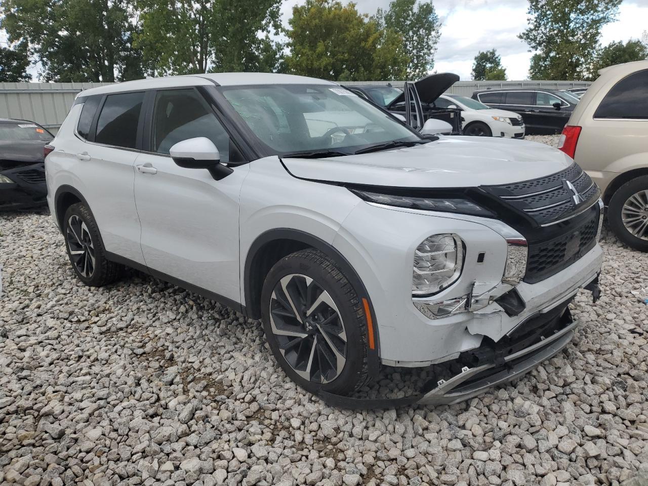 2023 MITSUBISHI outlander