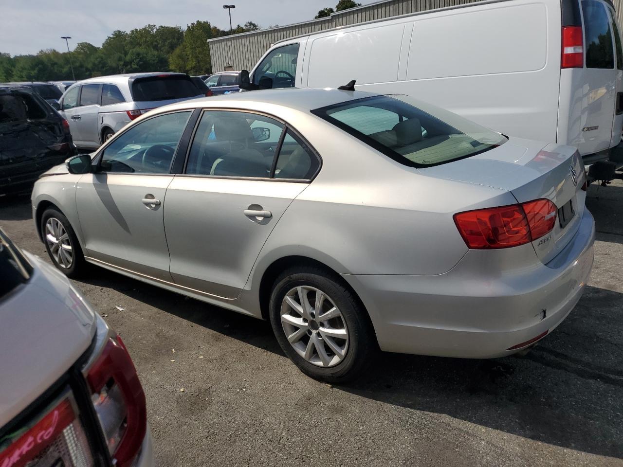 2011 VOLKSWAGEN JETTA