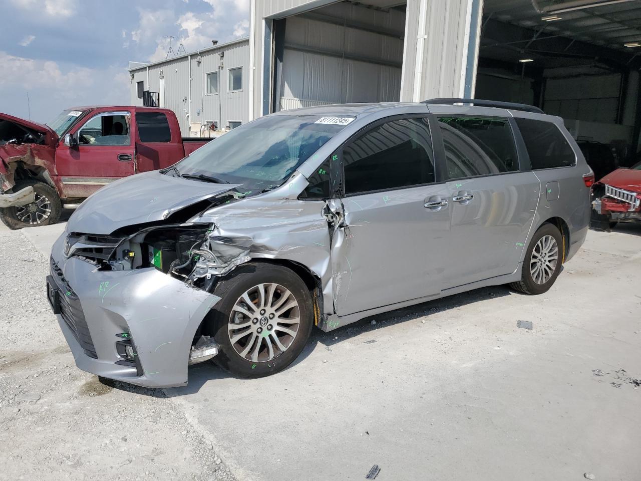 2018 TOYOTA SIENNA