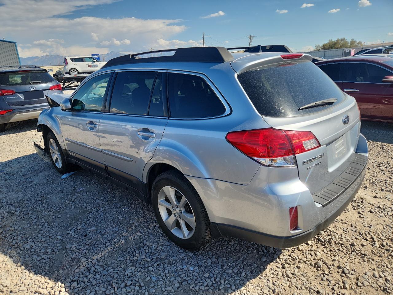 2013 SUBARU Outback