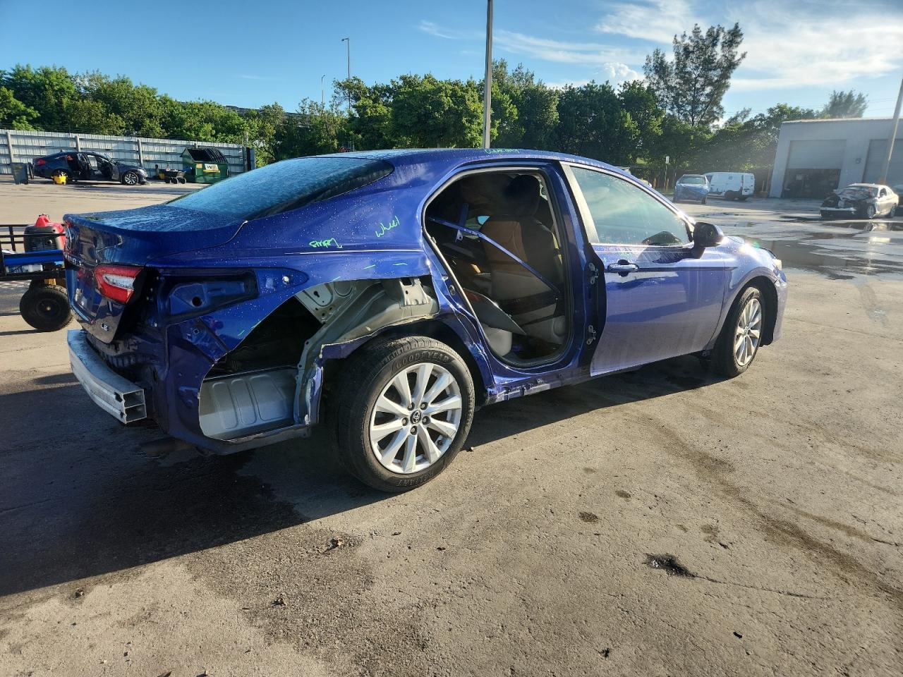 2018 TOYOTA CAMRY