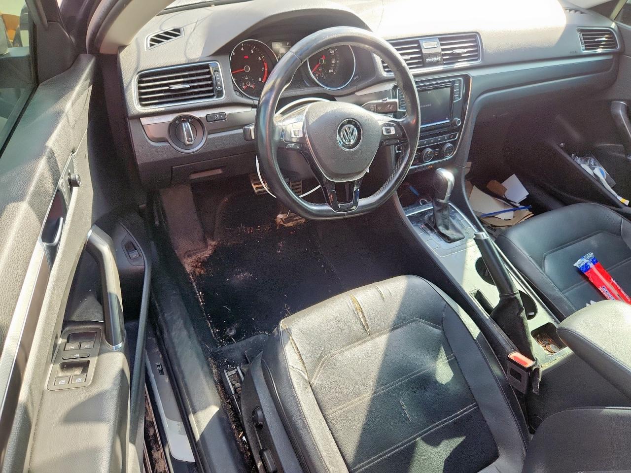 2018 VOLKSWAGEN Passat