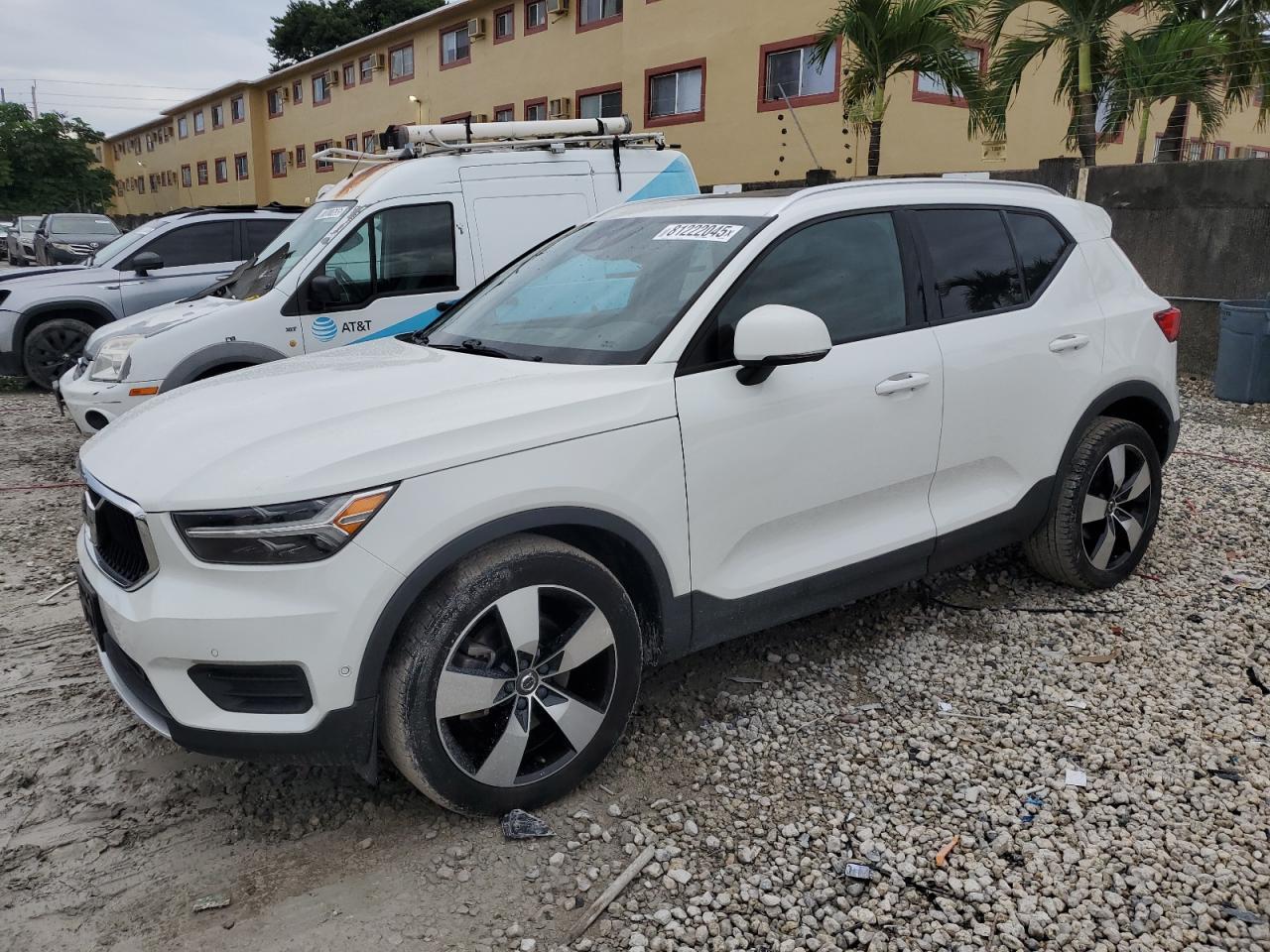 2019 VOLVO XC40